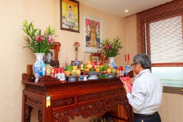 Bài văn khấn xin phép thay bàn thờ mới