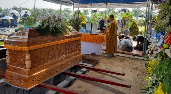 Phong tục chôn cất đặc biệt của các dân tộc