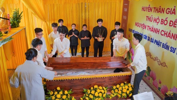 Nghi thức nhập liệm trong tang lễ truyền thống của người Việt
